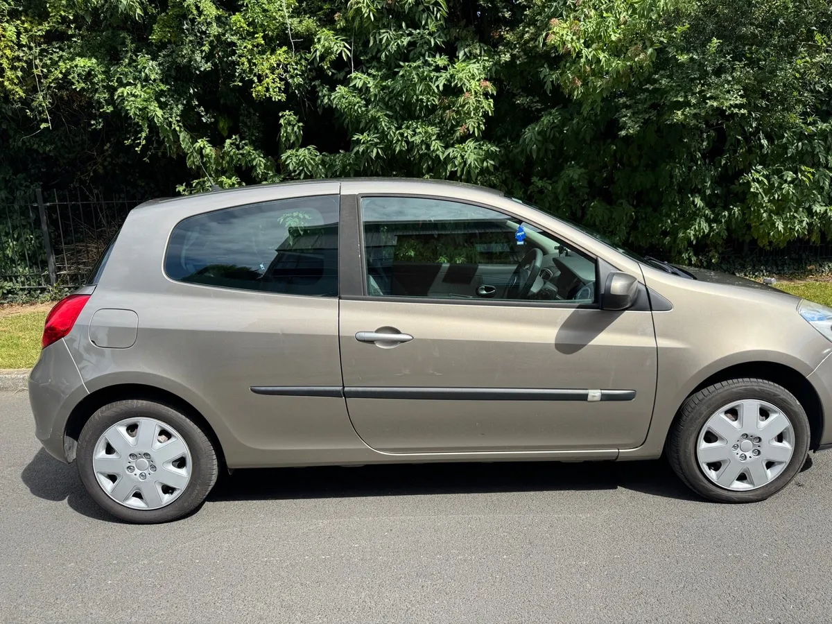 Renault Clio 2010 low km Perfect for Leaners - Image 4