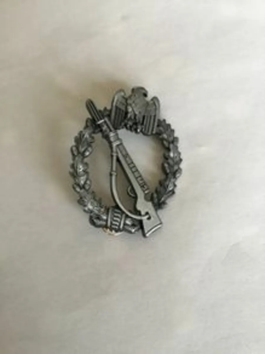 WW2 memorabilia - German Infantry Assault Badge
