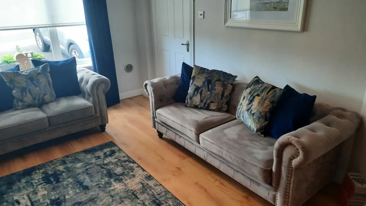 Chesterfield Sofa's - Image 4