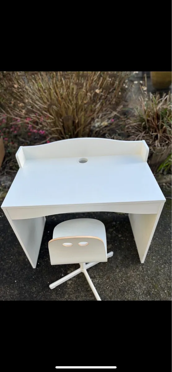 Kids desk and chair for sale - Image 1