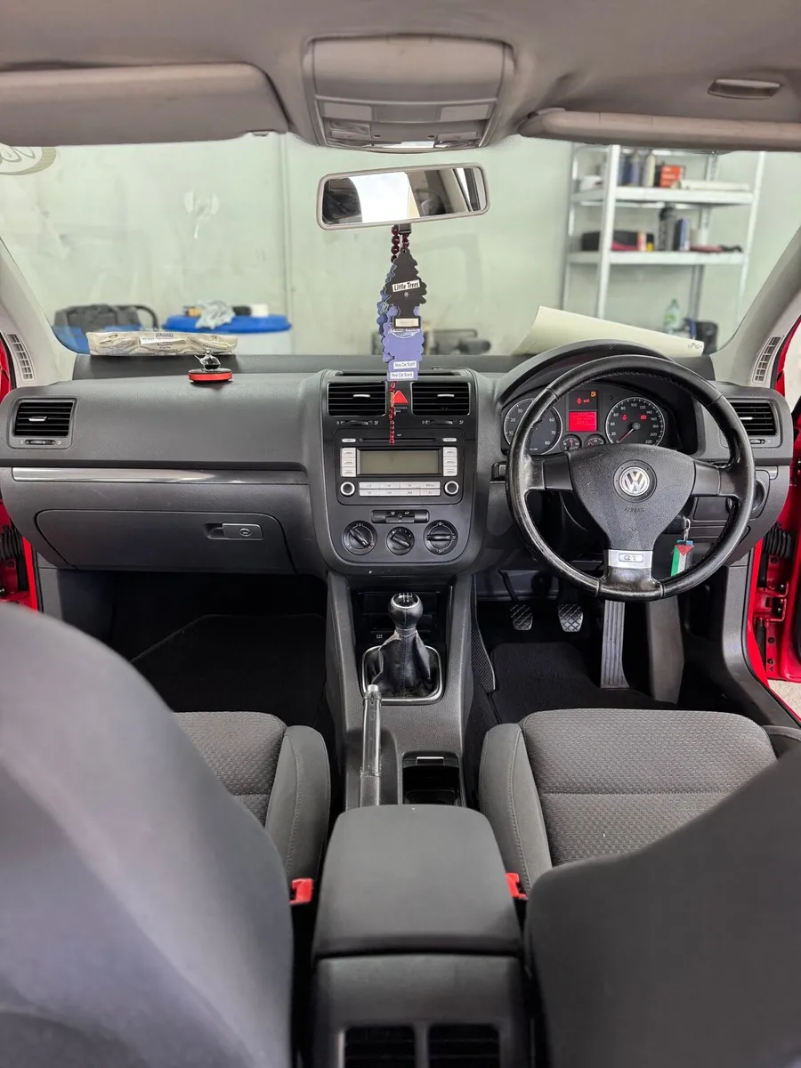 Volkswagen golf - Image 3