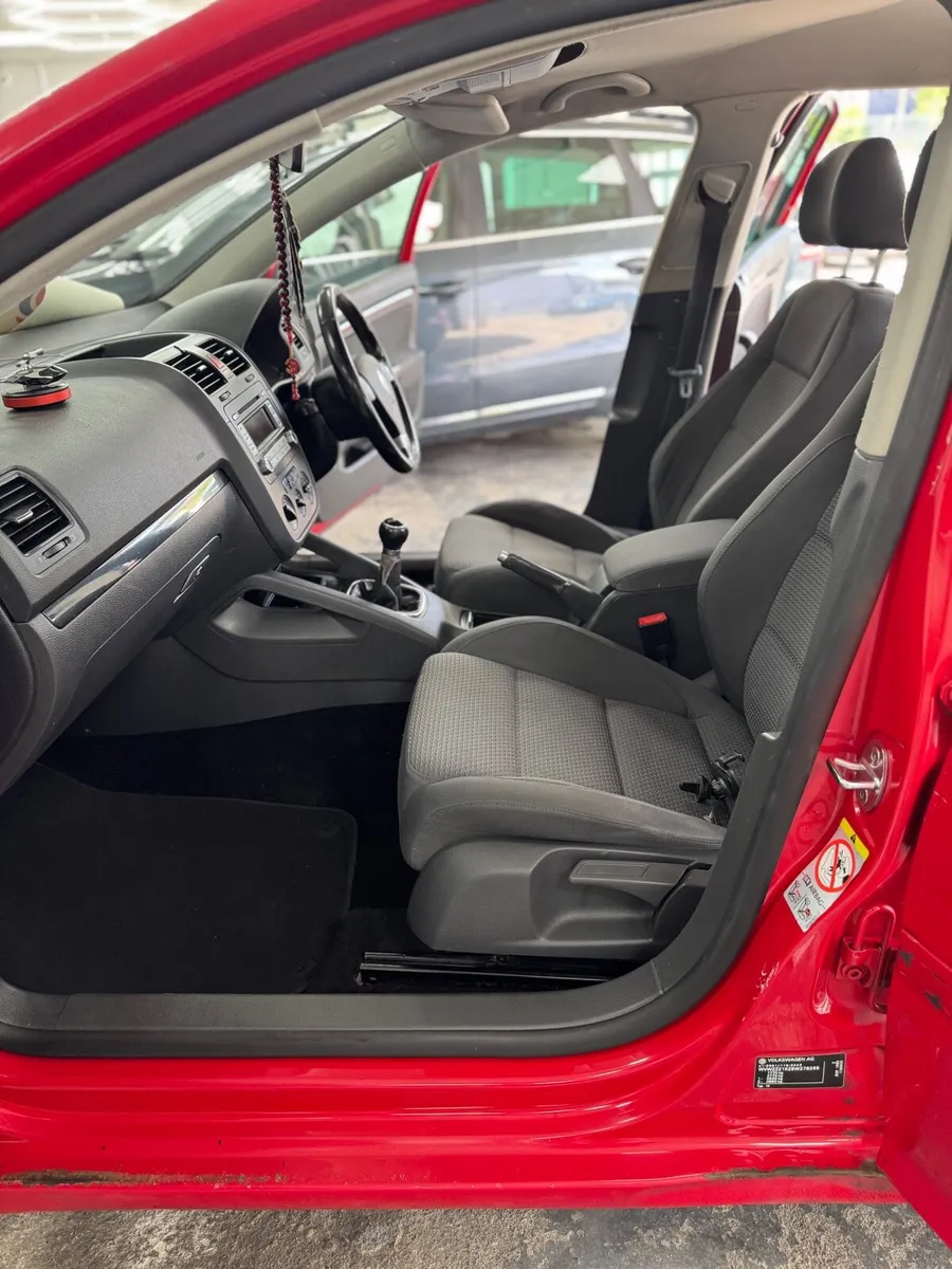 Volkswagen golf - Image 4