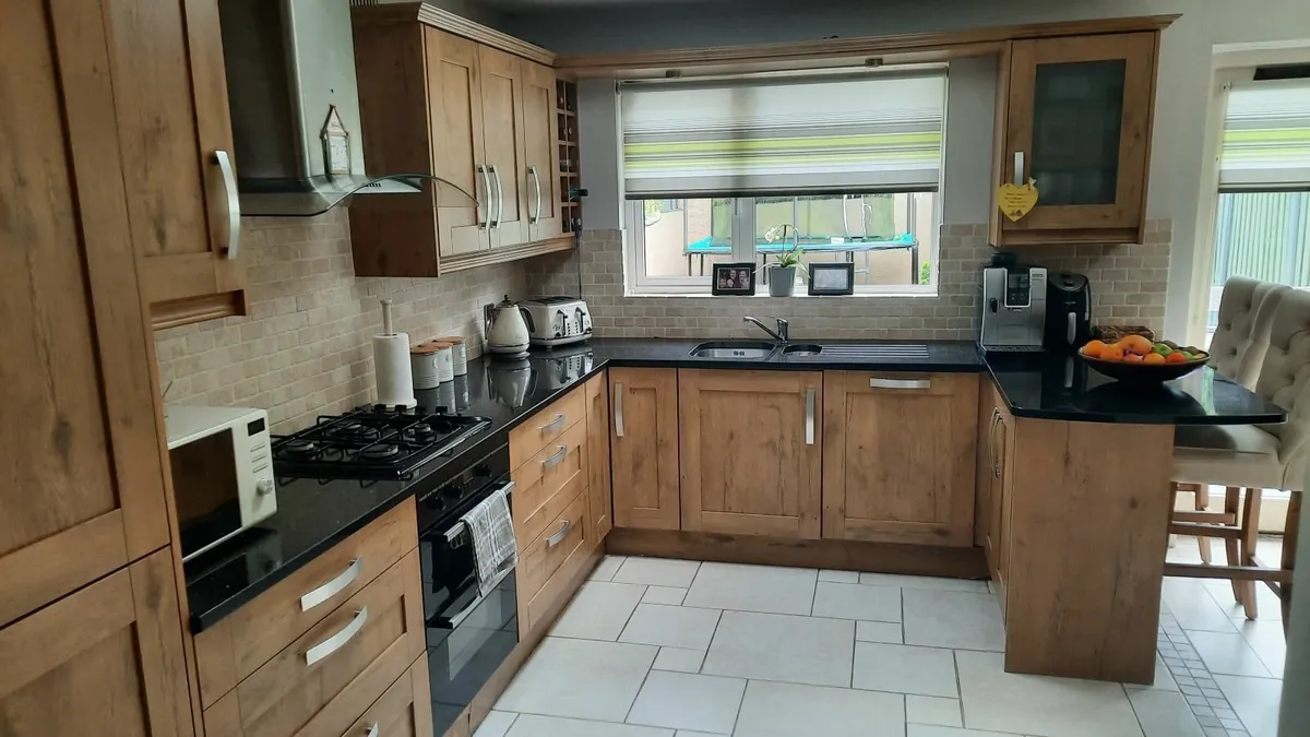 Kitchen and appliances - Image 1