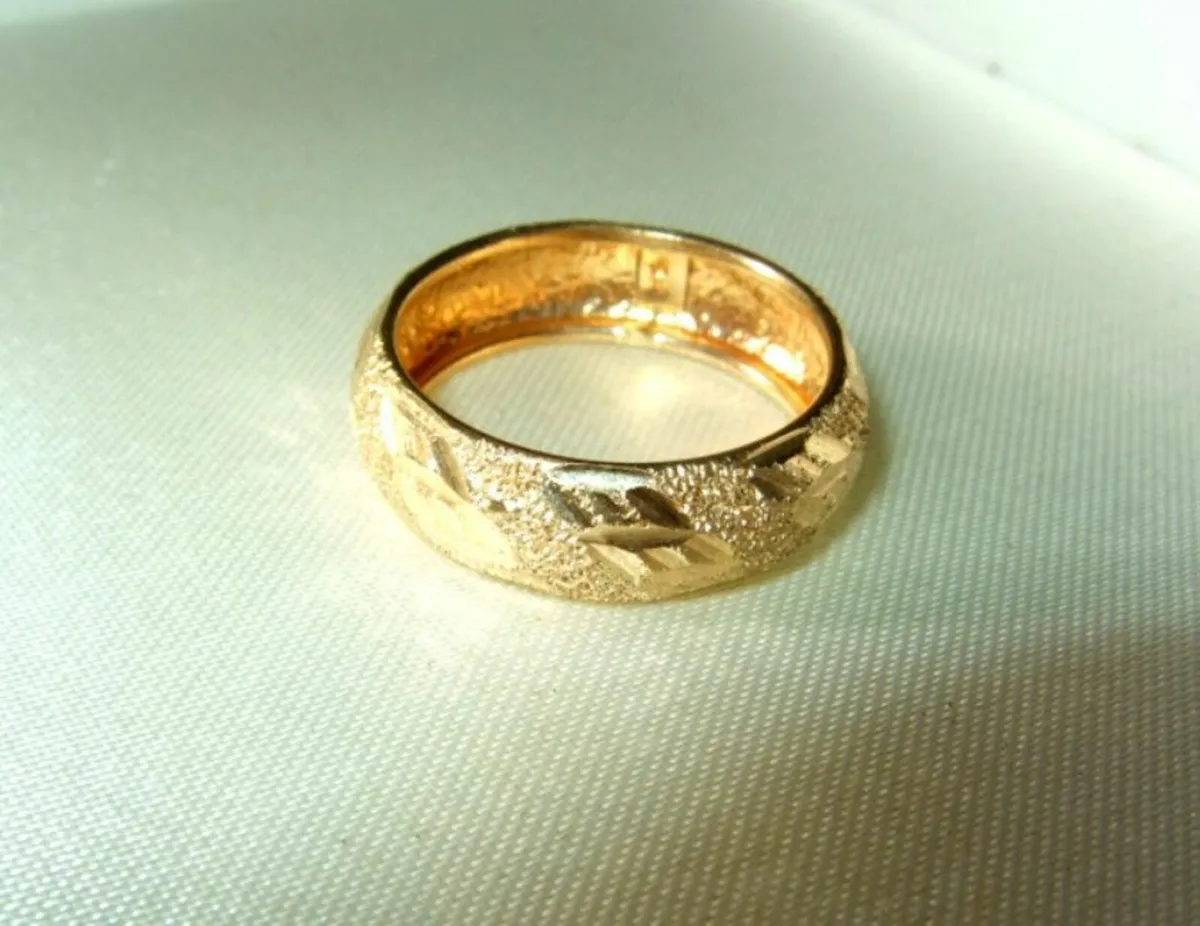 Vintage Hallmarked 9ct Gold Wedding Ring - Image 2