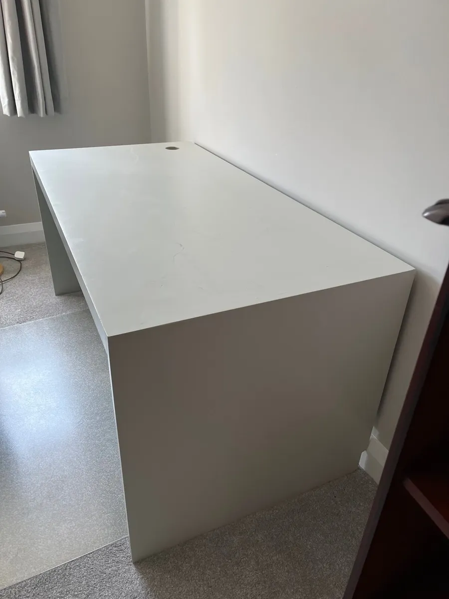 Study desk - Image 1