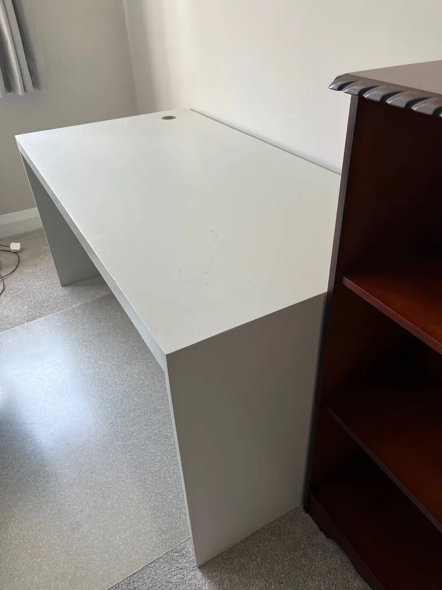 Study desk - Image 2