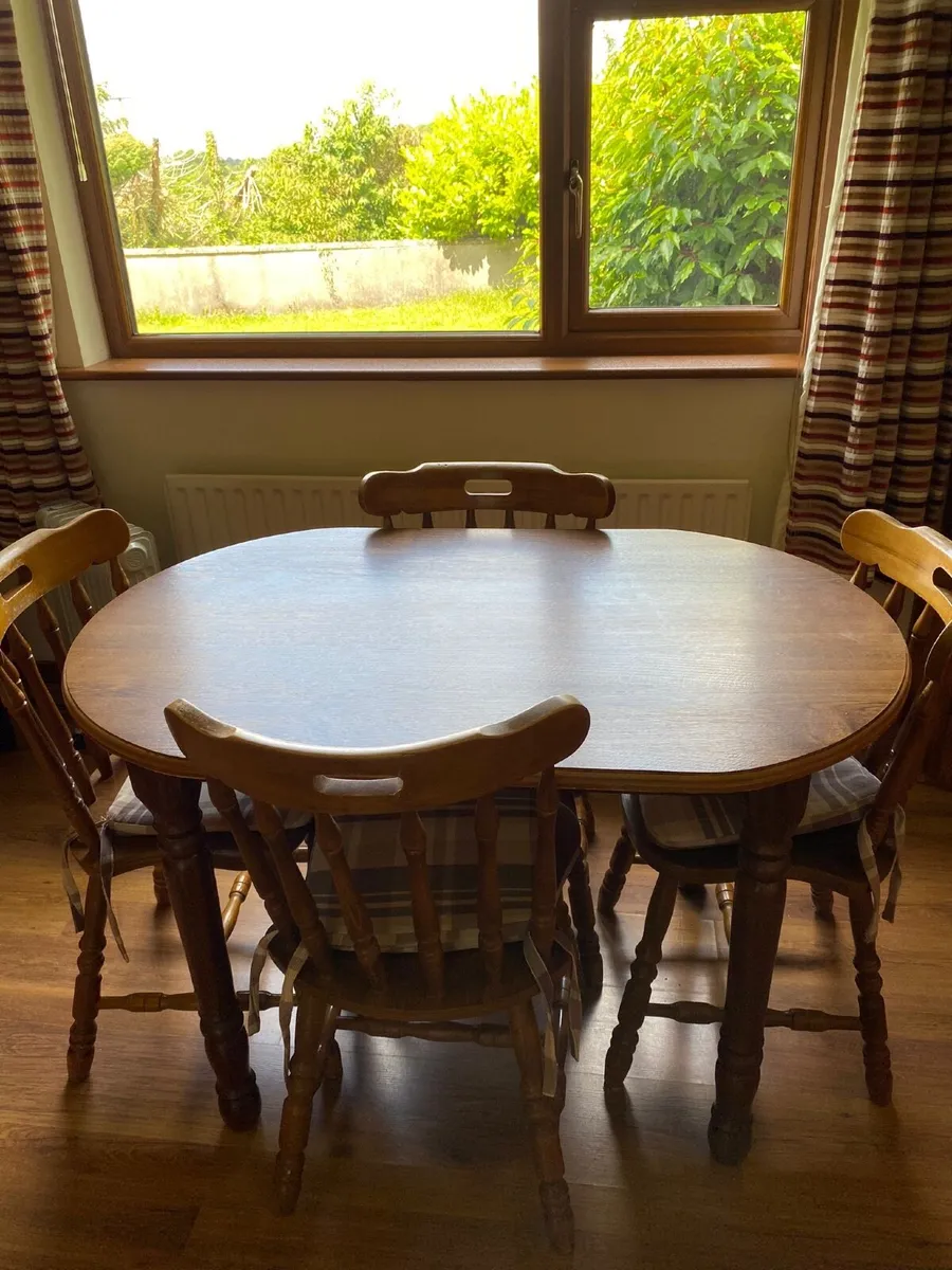 Solid wood kitchen table and 4 chairs - Image 1