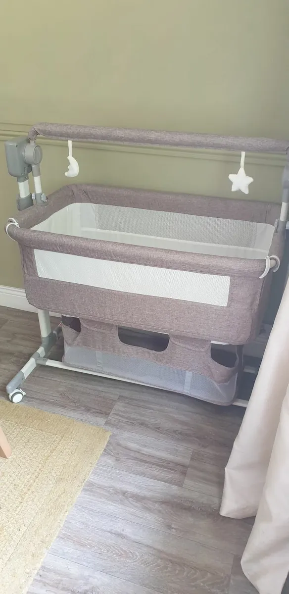 Baby bedside rocking crib - Image 1