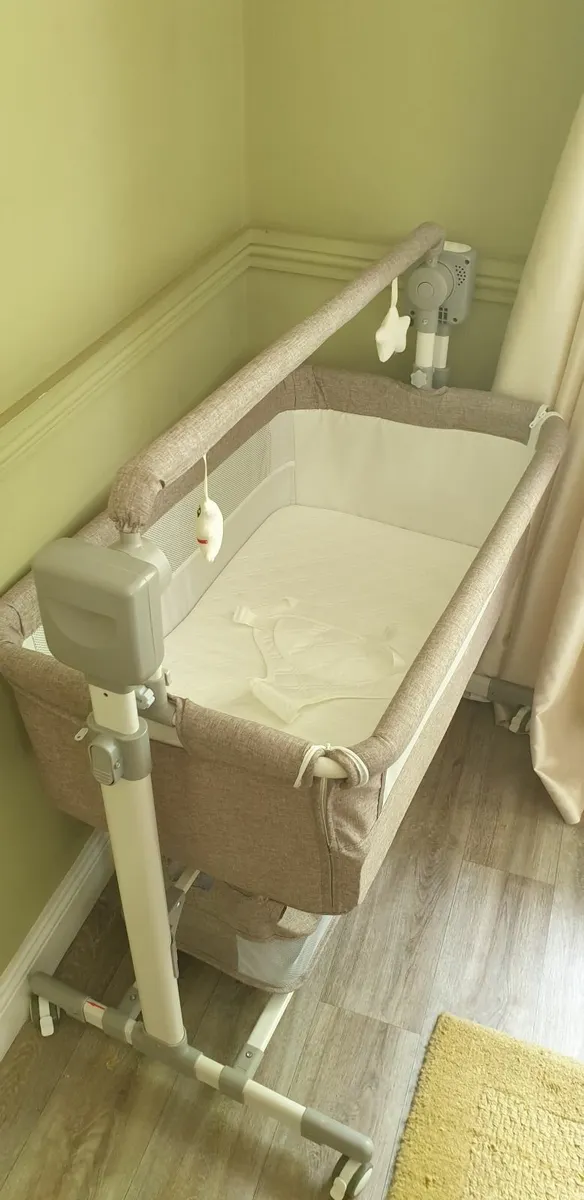 Baby bedside rocking crib - Image 2