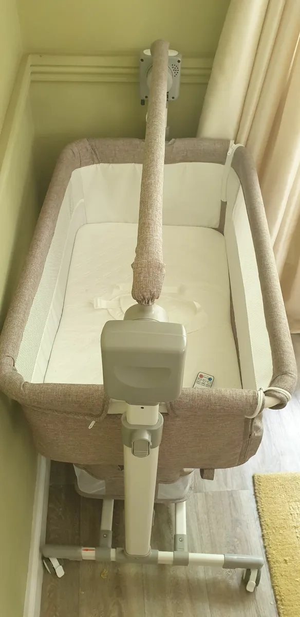 Baby bedside rocking crib - Image 3
