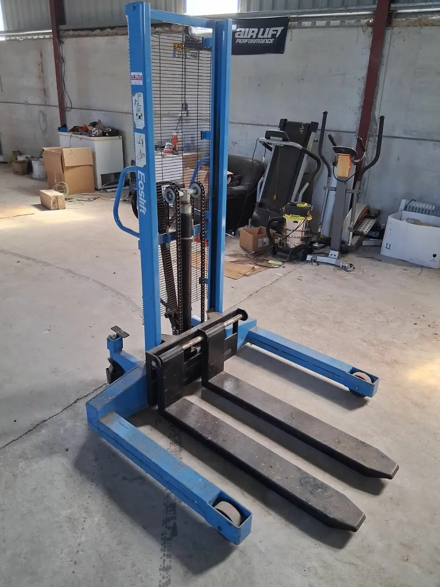Eoslift Manual Stacker - Image 1