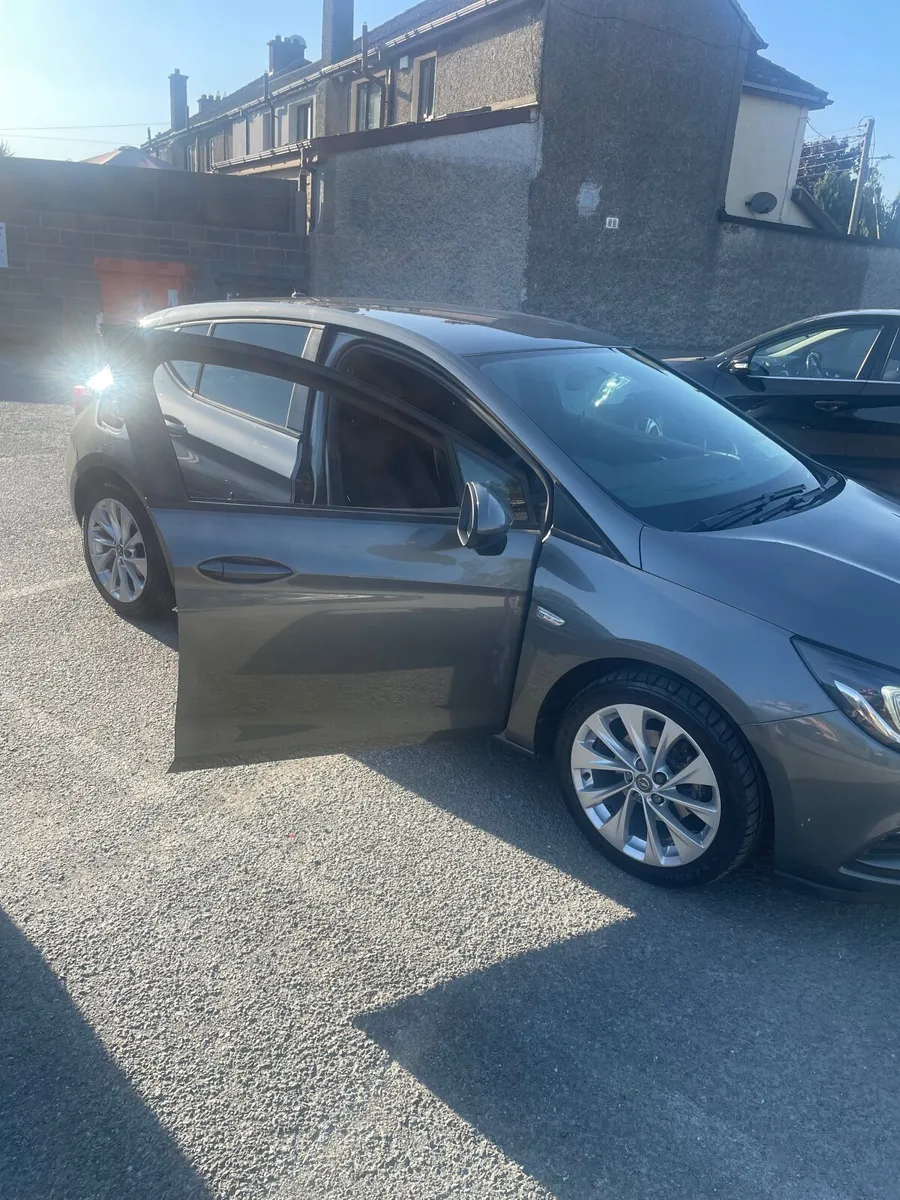 Opel Astra 2018 - Image 3
