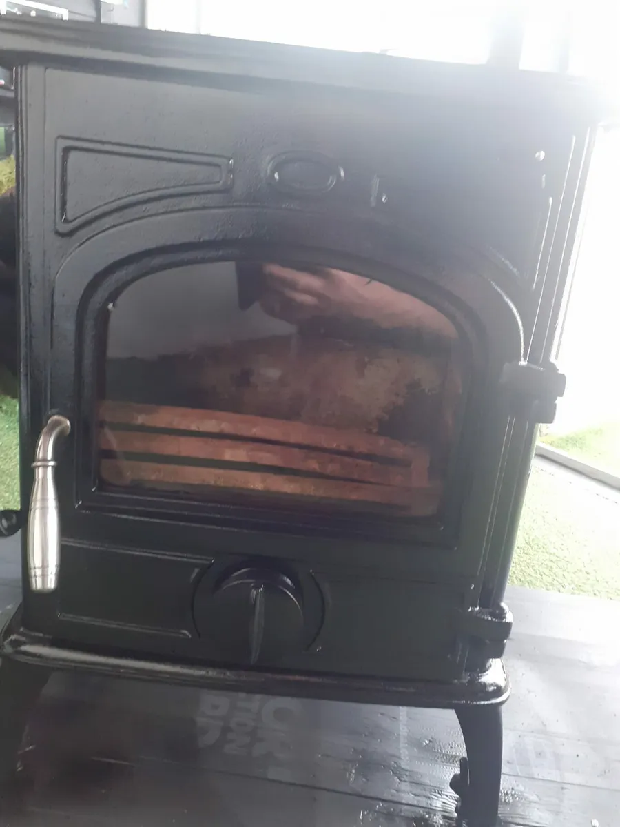 Stove and 38"flat screen - Image 1