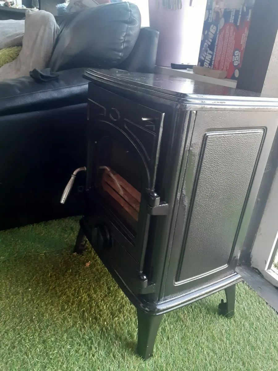 Stove and 38"flat screen - Image 3