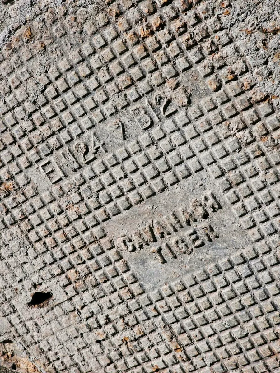 Manhole Cover Cast Iron Cavanagh Tiger Used - Image 3
