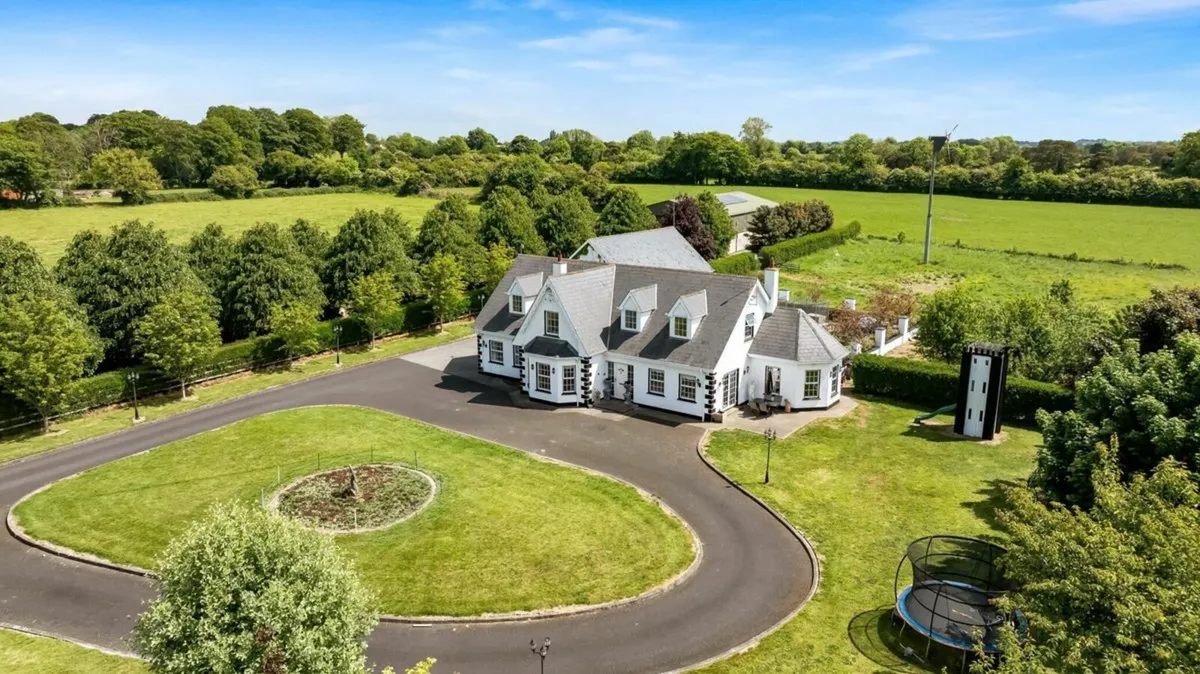 Frefans Manor - Image 1