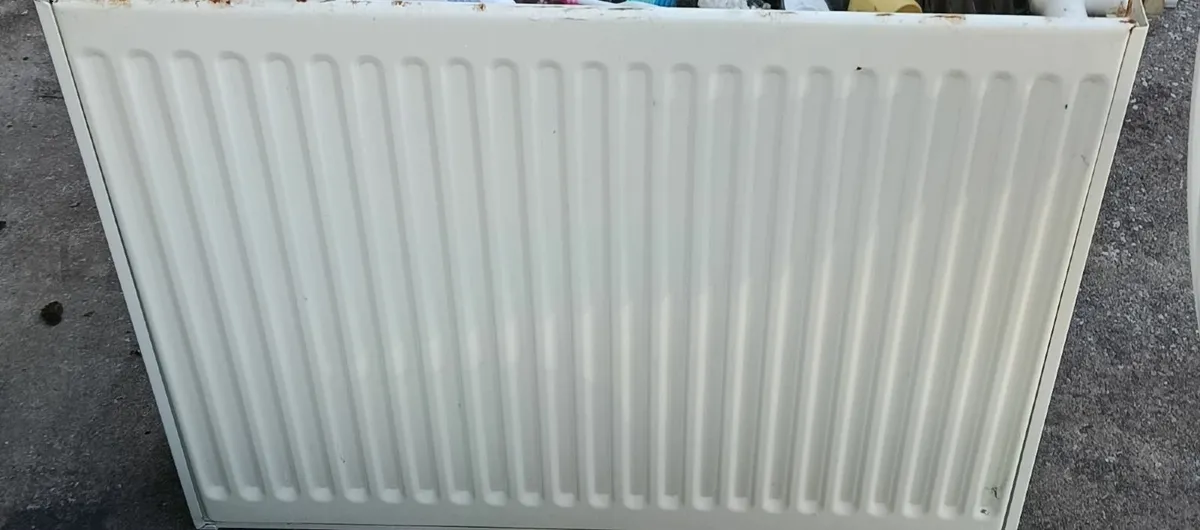 Bathroom ware and Radiator - Image 3
