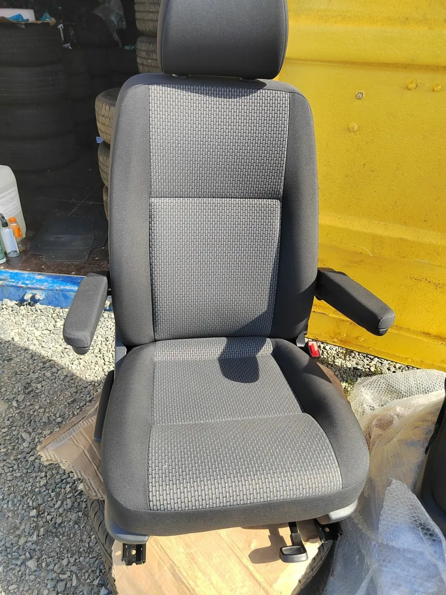 Vw transporter t5 t6 Piar of front captain seats - Image 4