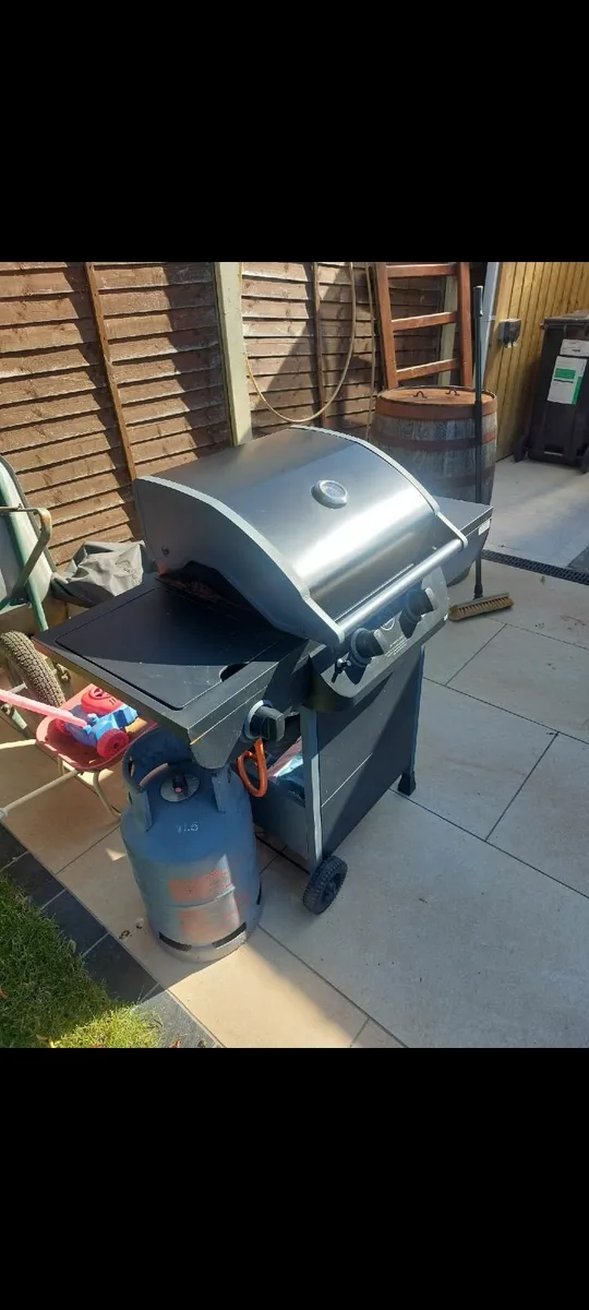 BBQ with FREE Gas cylinder - Image 1