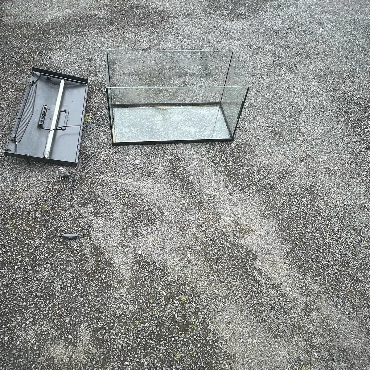 Fish Tank, Water Filtration System & Air Pump - Image 1
