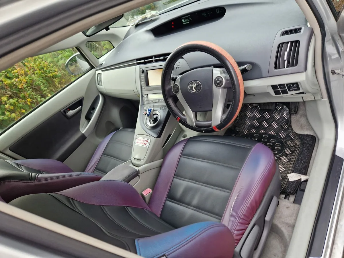 Toyota prius - Image 3