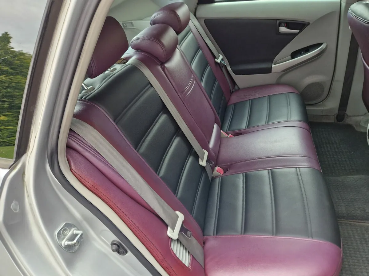 Toyota prius - Image 4