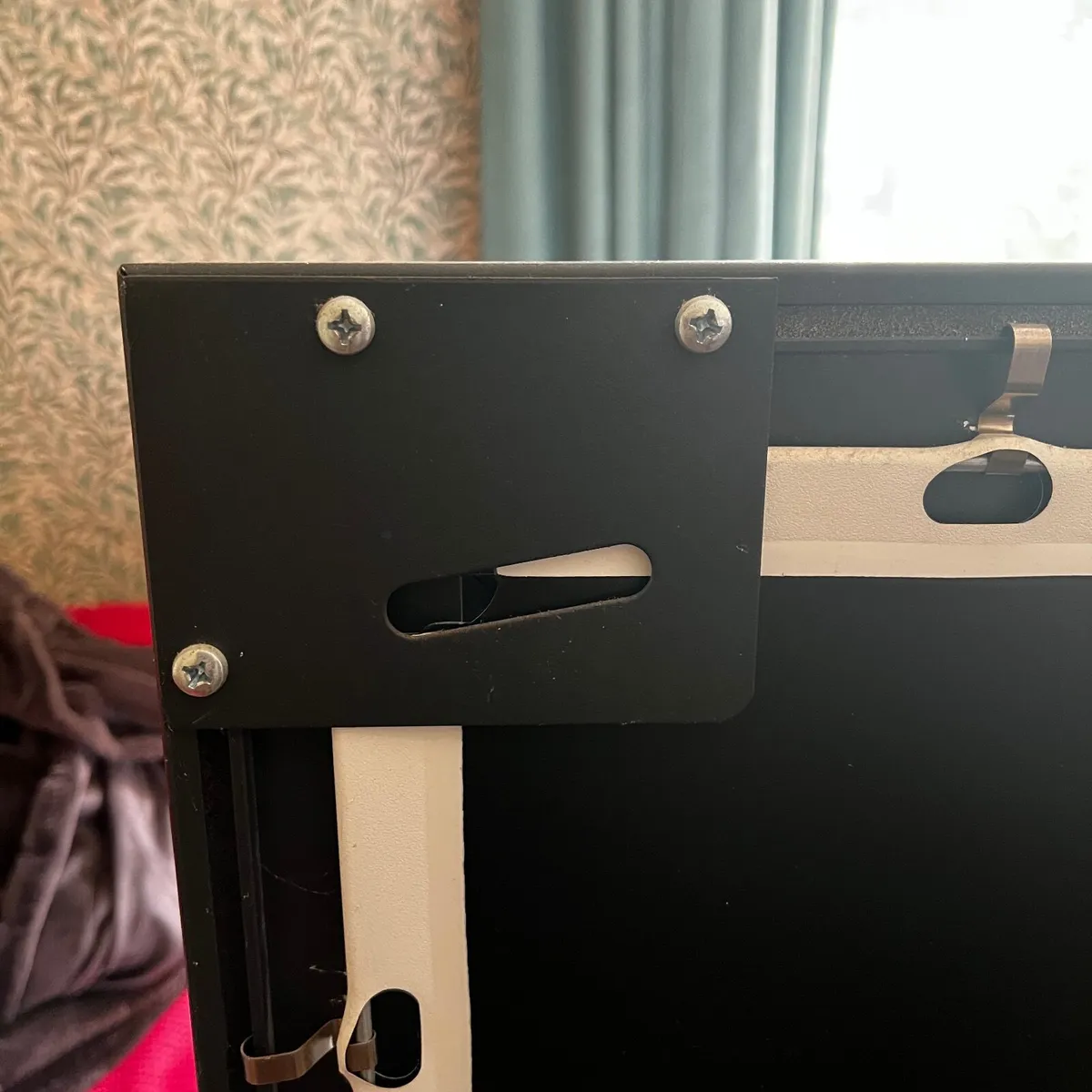 Projector Screen 90 inch Fixed Frame - Image 4