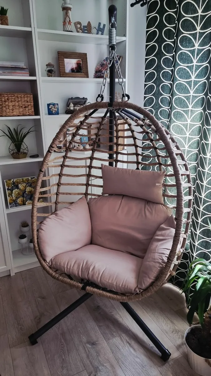 Egg chair