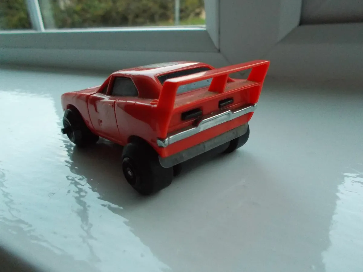 Dukes of Hazzard box & car - Image 3