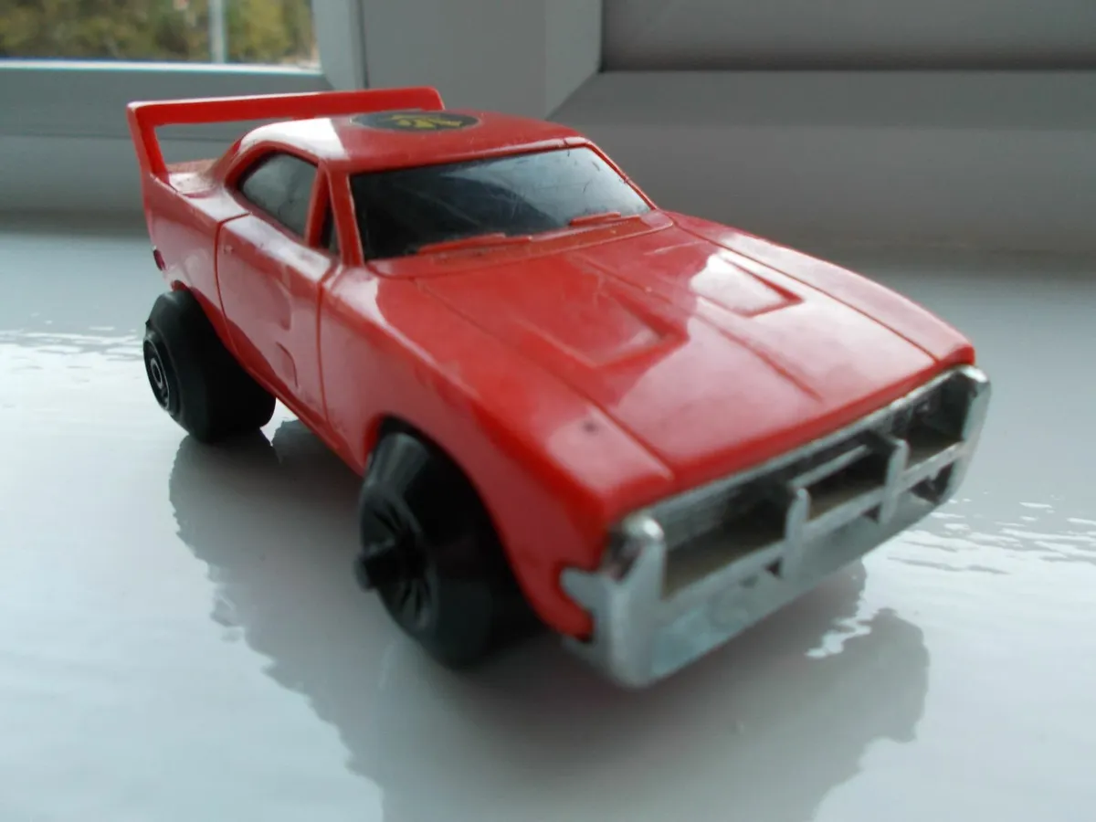 Dukes of Hazzard box & car - Image 4