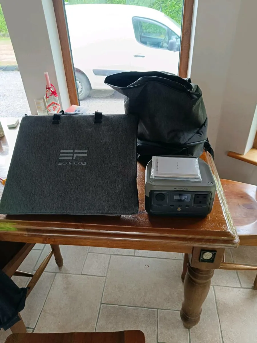 EcoFlow River 2 Battery Pack & 110W Solar Panel - Image 1