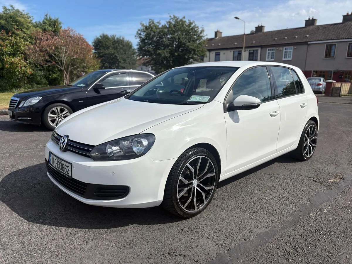 2010 Volkswagen Golf 1.6Tdi Bluemotion - Image 1