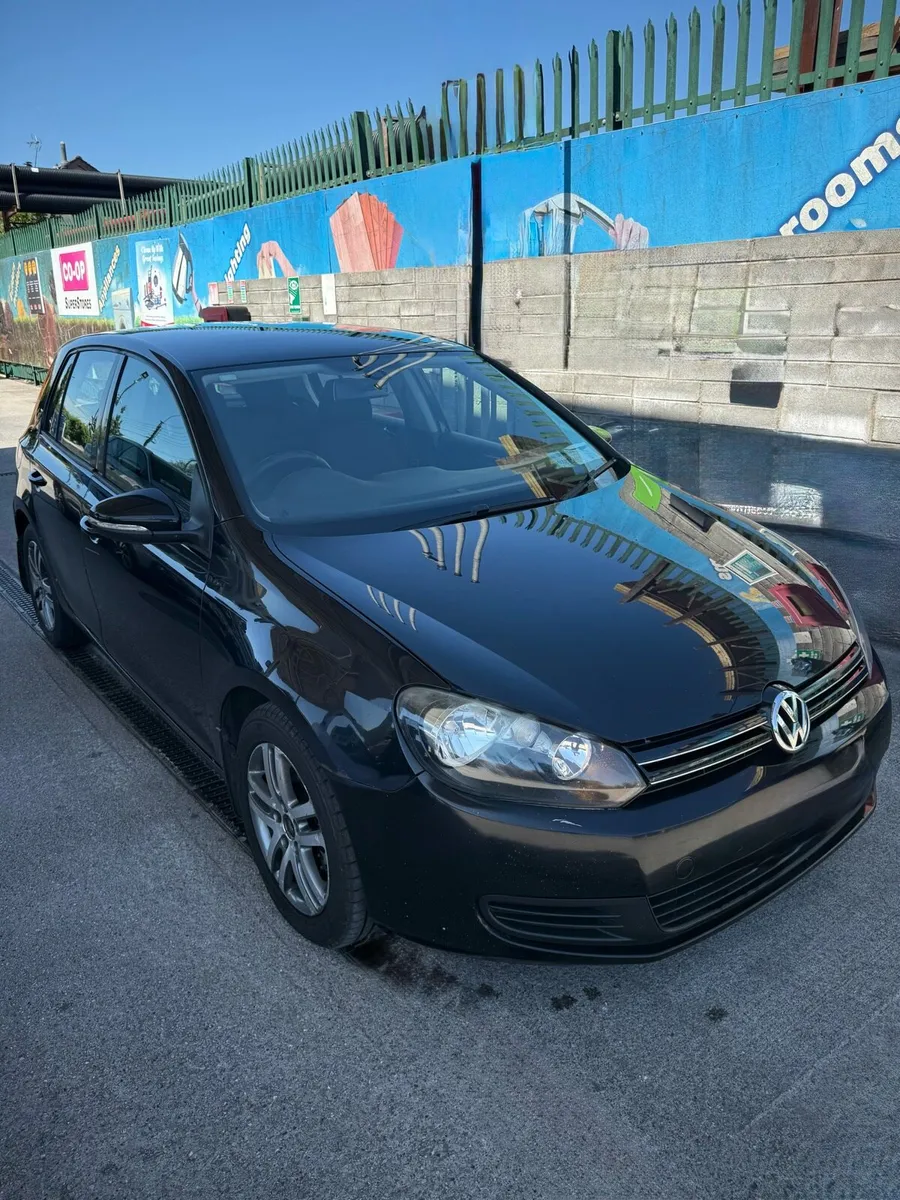 Volkswagen Black Golf 2009 - Image 1