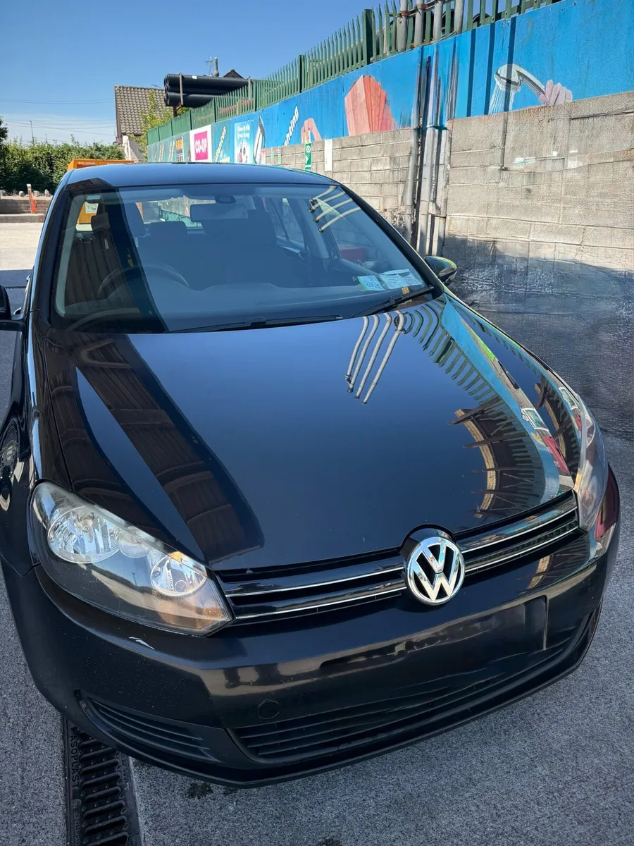 Volkswagen Black Golf 2009 - Image 1