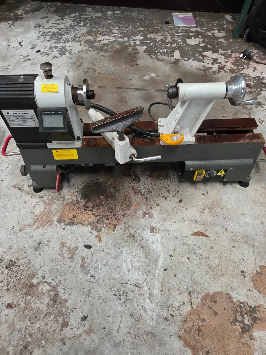 Wood lathe - Image 1