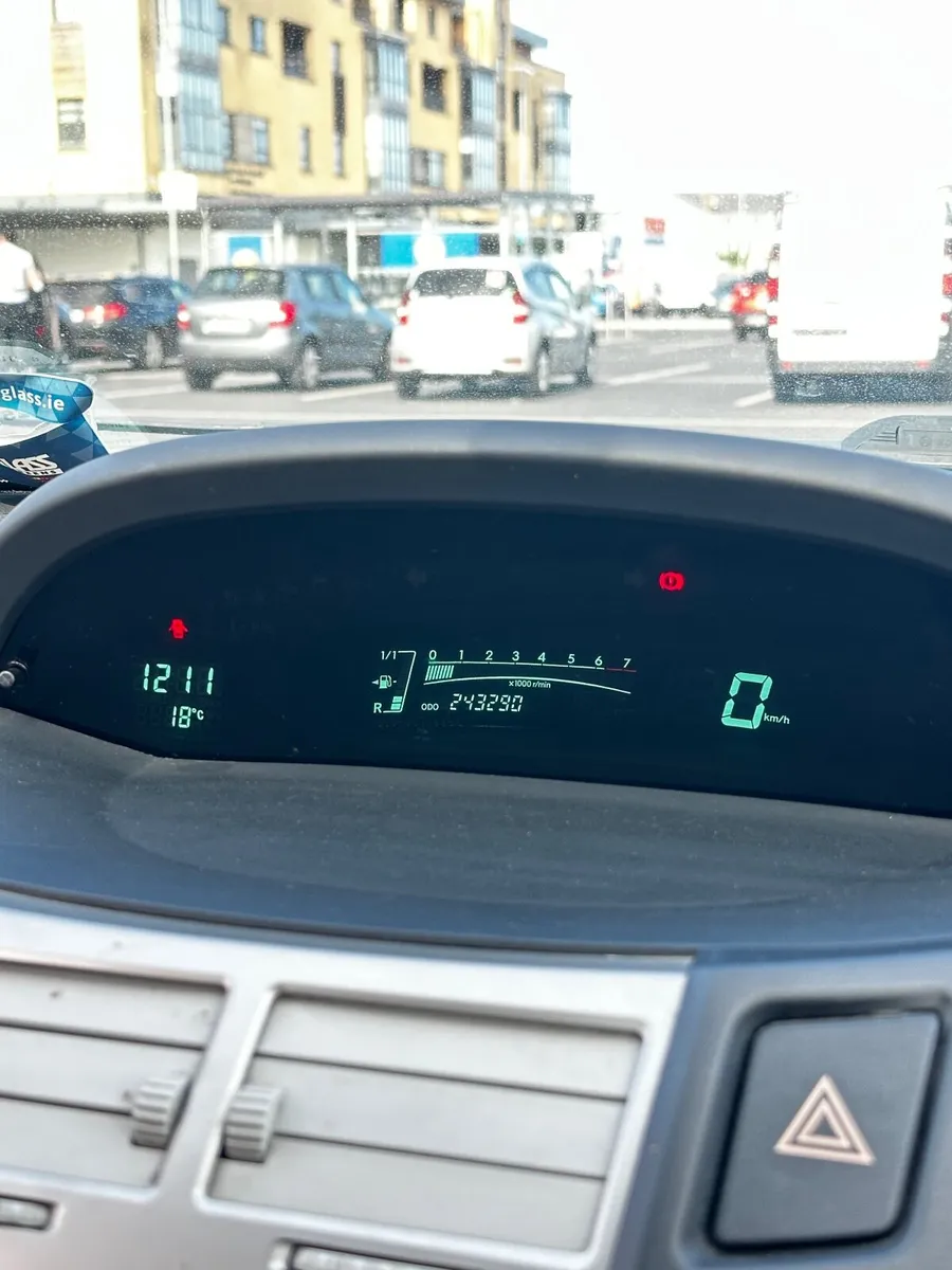 Toyota Yaris 2007 - Image 2