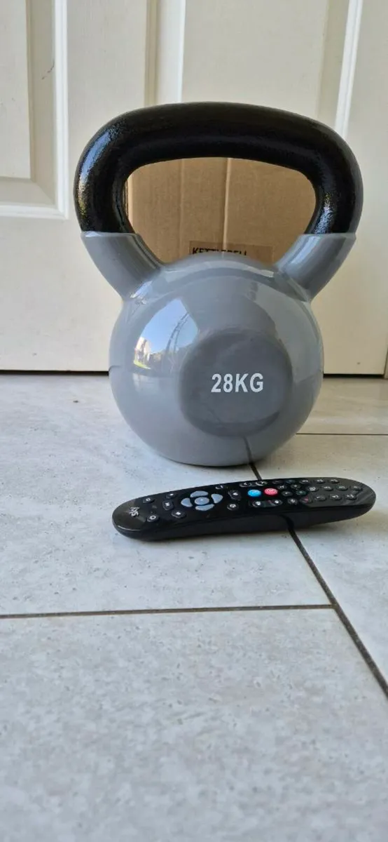 Large brand new 28 kilo cast iron kettlebell - Image 2
