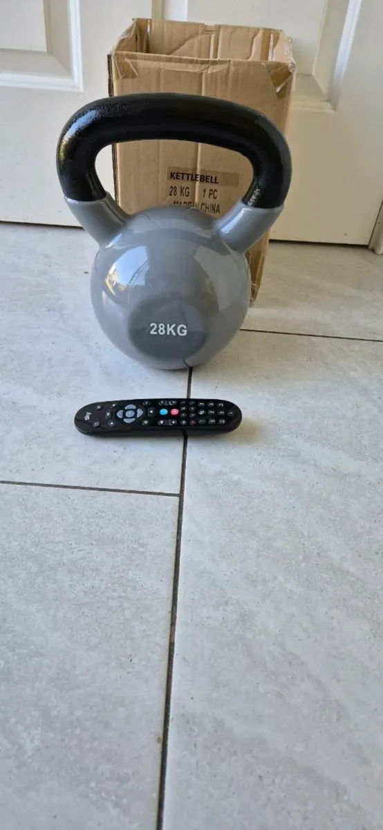 Large brand new 28 kilo cast iron kettlebell - Image 4