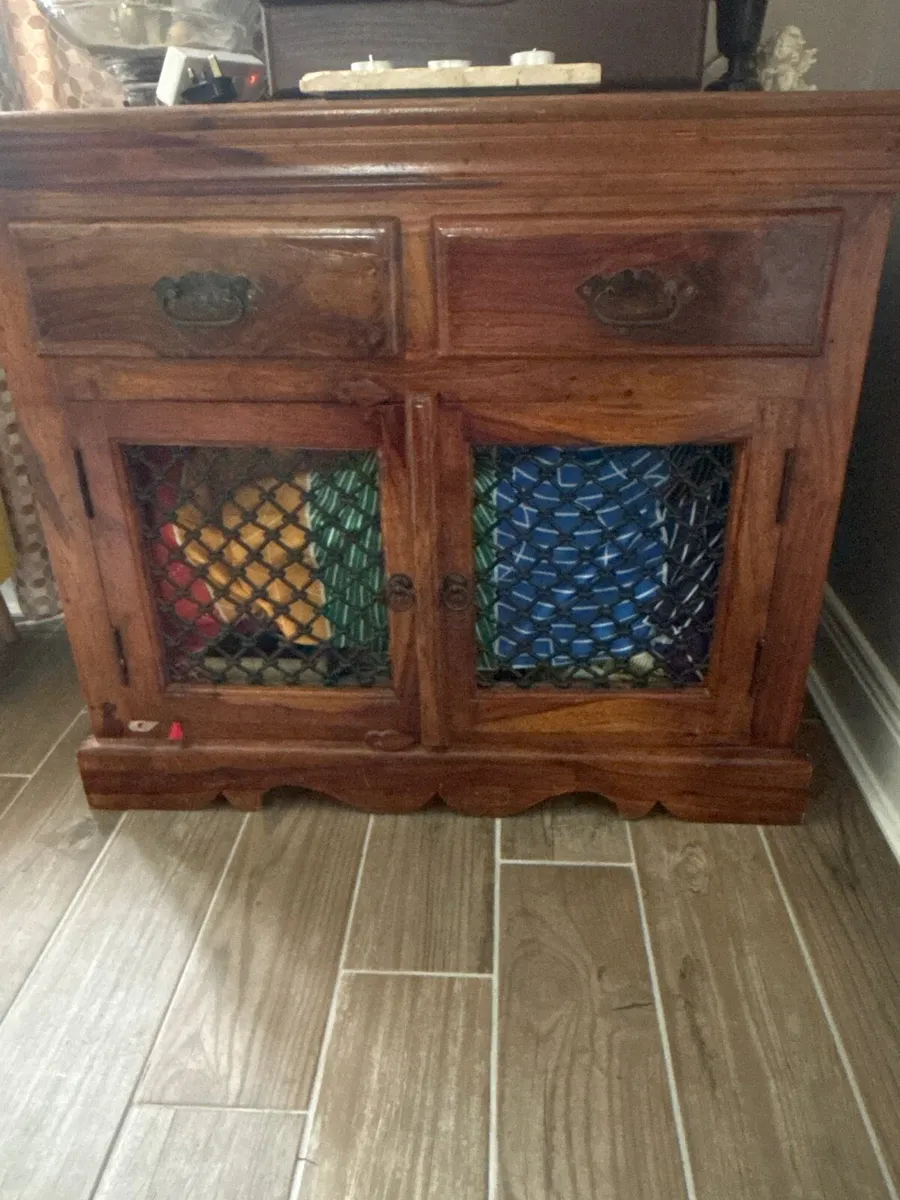 Side board - Image 1