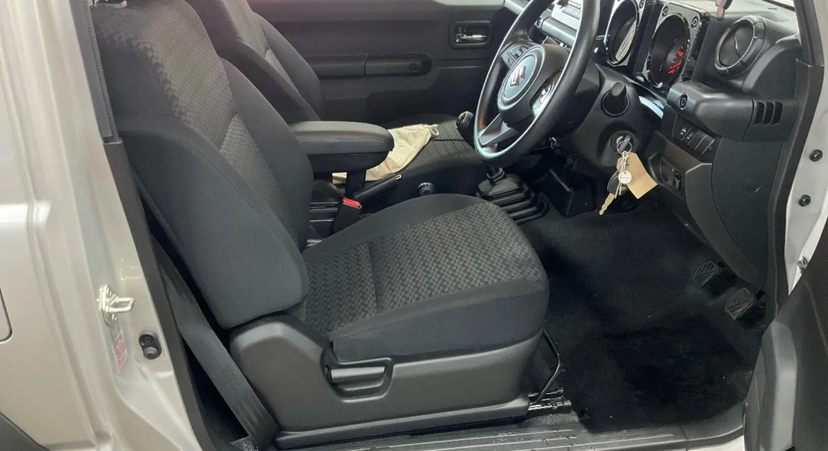 2024 Suzuki Jimny 1.5 Allgrip commercial - Image 2