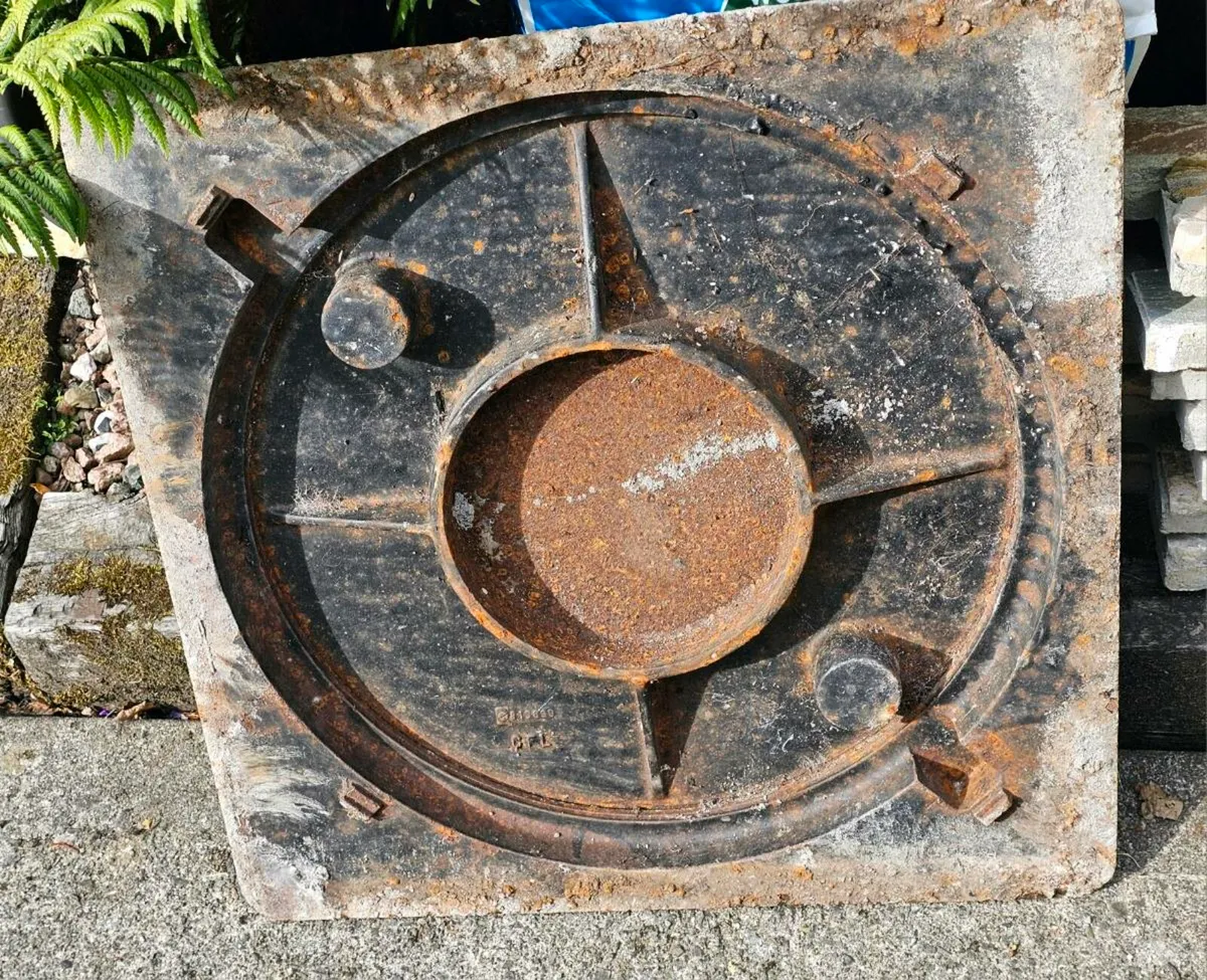 Manhole Cover Cast Iron Cavanagh Tiger Used - Image 4