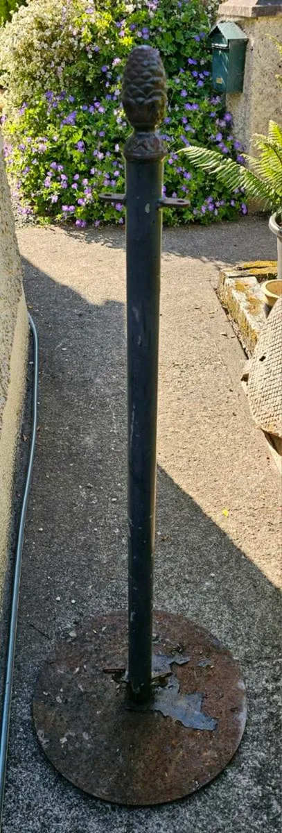 Cast Iron Divider Pole Barrier Crowd Control - Image 1