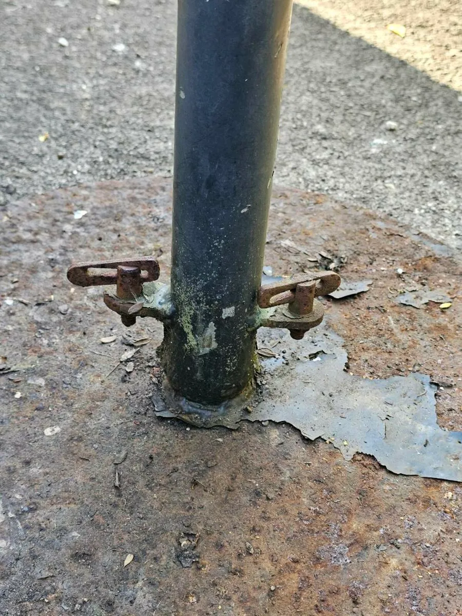 Cast Iron Divider Pole Barrier Crowd Control - Image 3