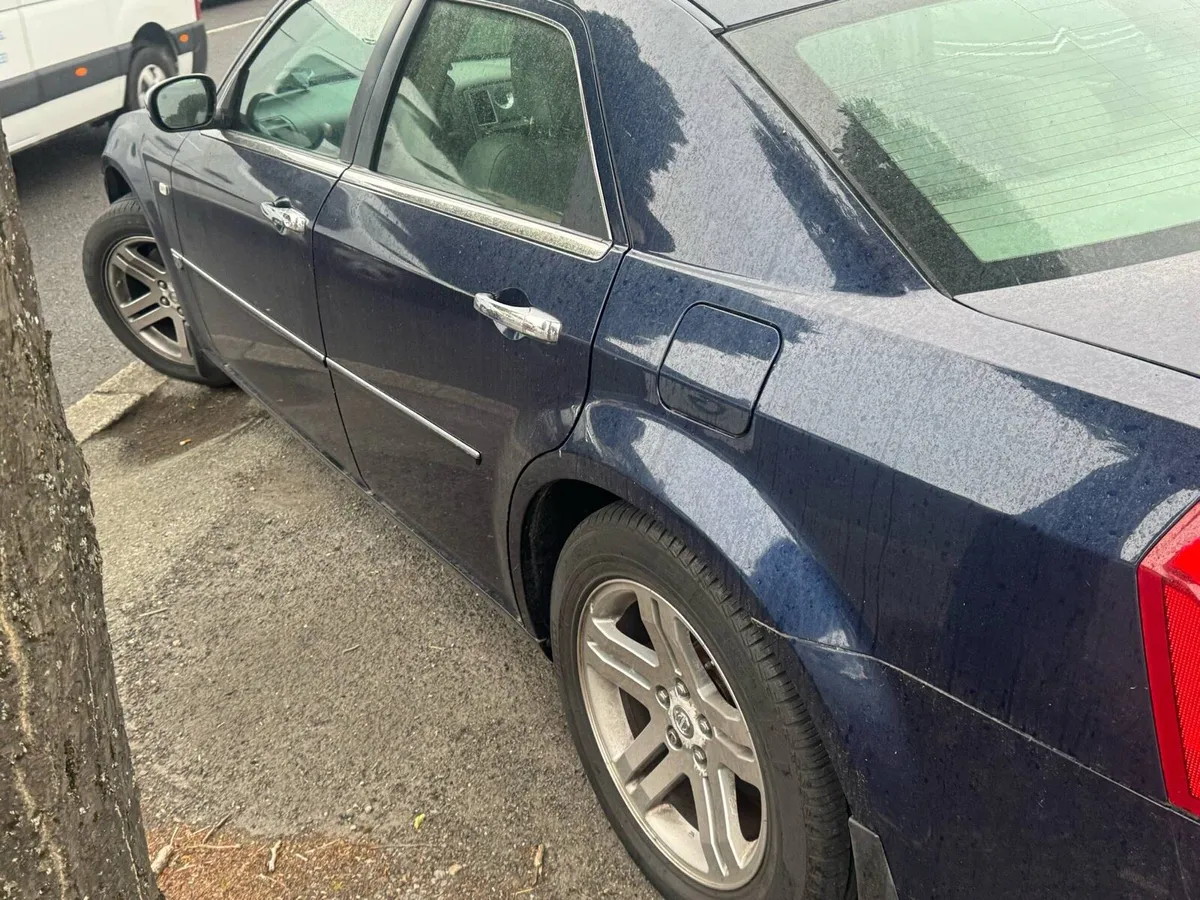 2006 Chrysler 300c 5.7 hemi 36k miles - Image 4