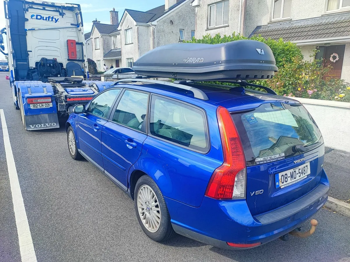 Volvo V50 2008 - Image 2