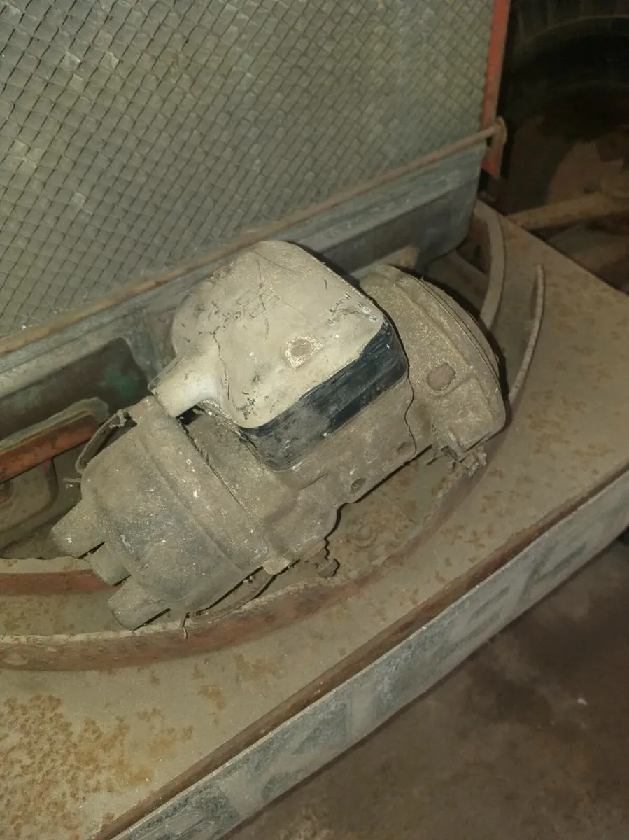 Tractor parts and other bits - Image 1