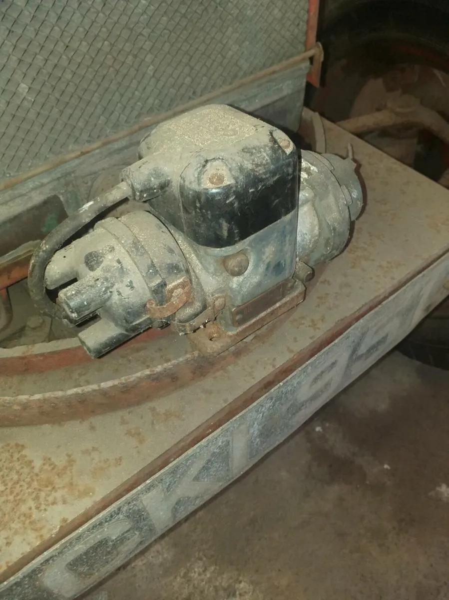 Tractor parts and other bits - Image 2