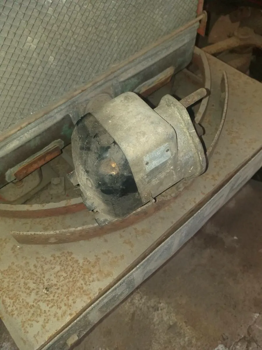 Tractor parts and other bits - Image 4