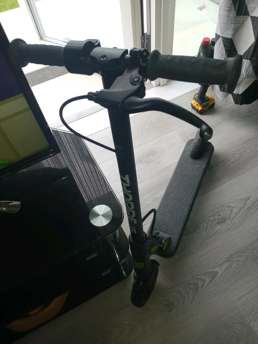 Thorpe 15 electric scooter - Image 2