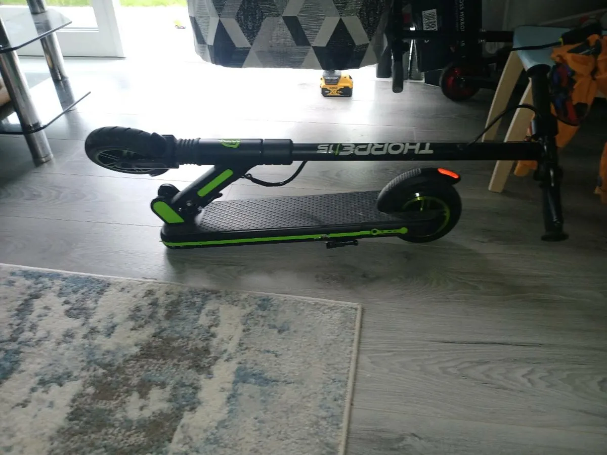 Thorpe 15 electric scooter - Image 3